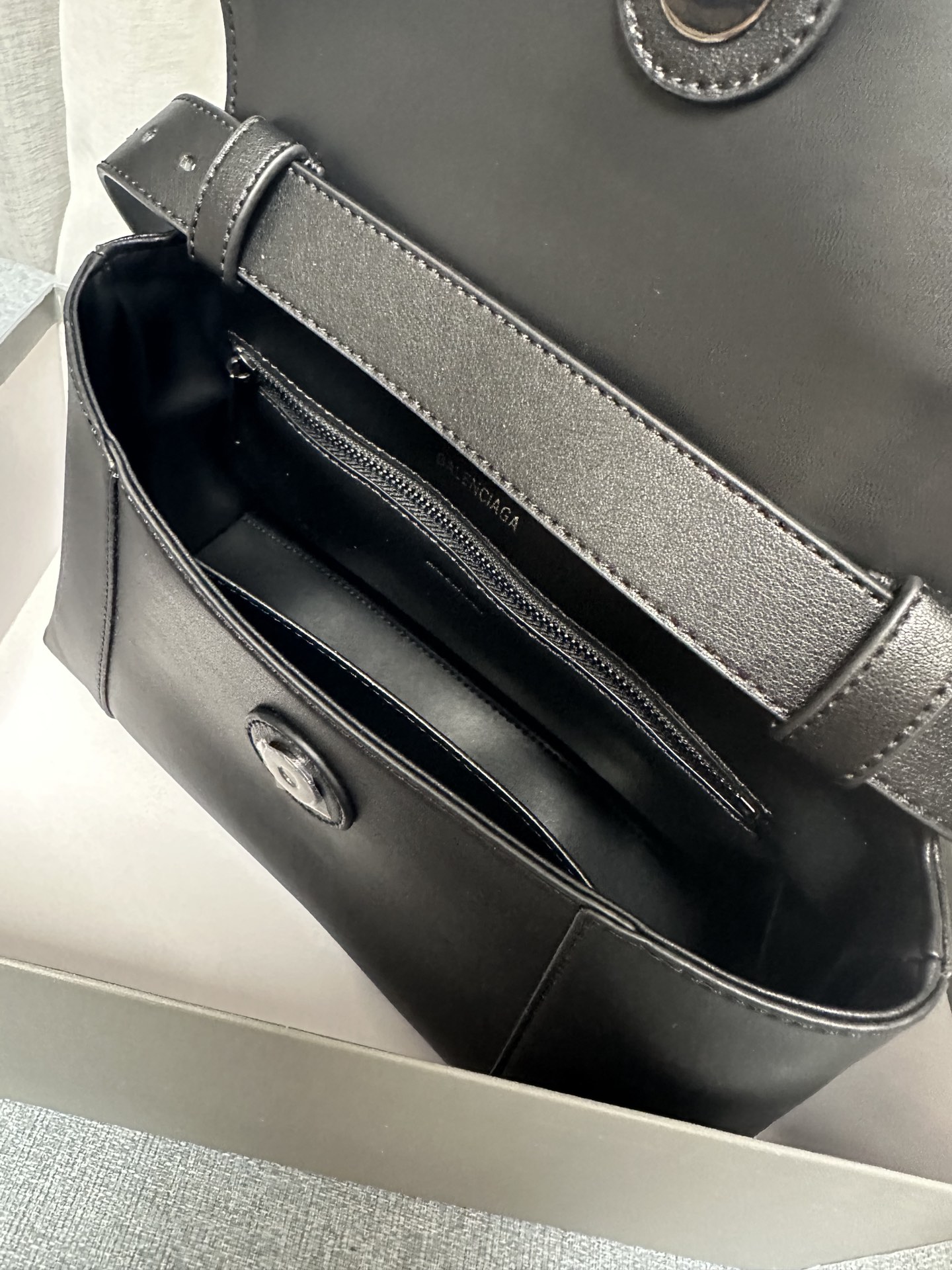 Balenciaga Luxury Designer Handbag Shoulder Bag in fine calfskin 7