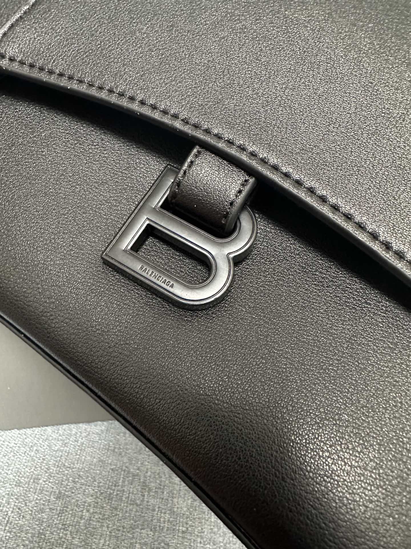 Balenciaga Luxury Designer Handbag Shoulder Bag in fine calfskin 5