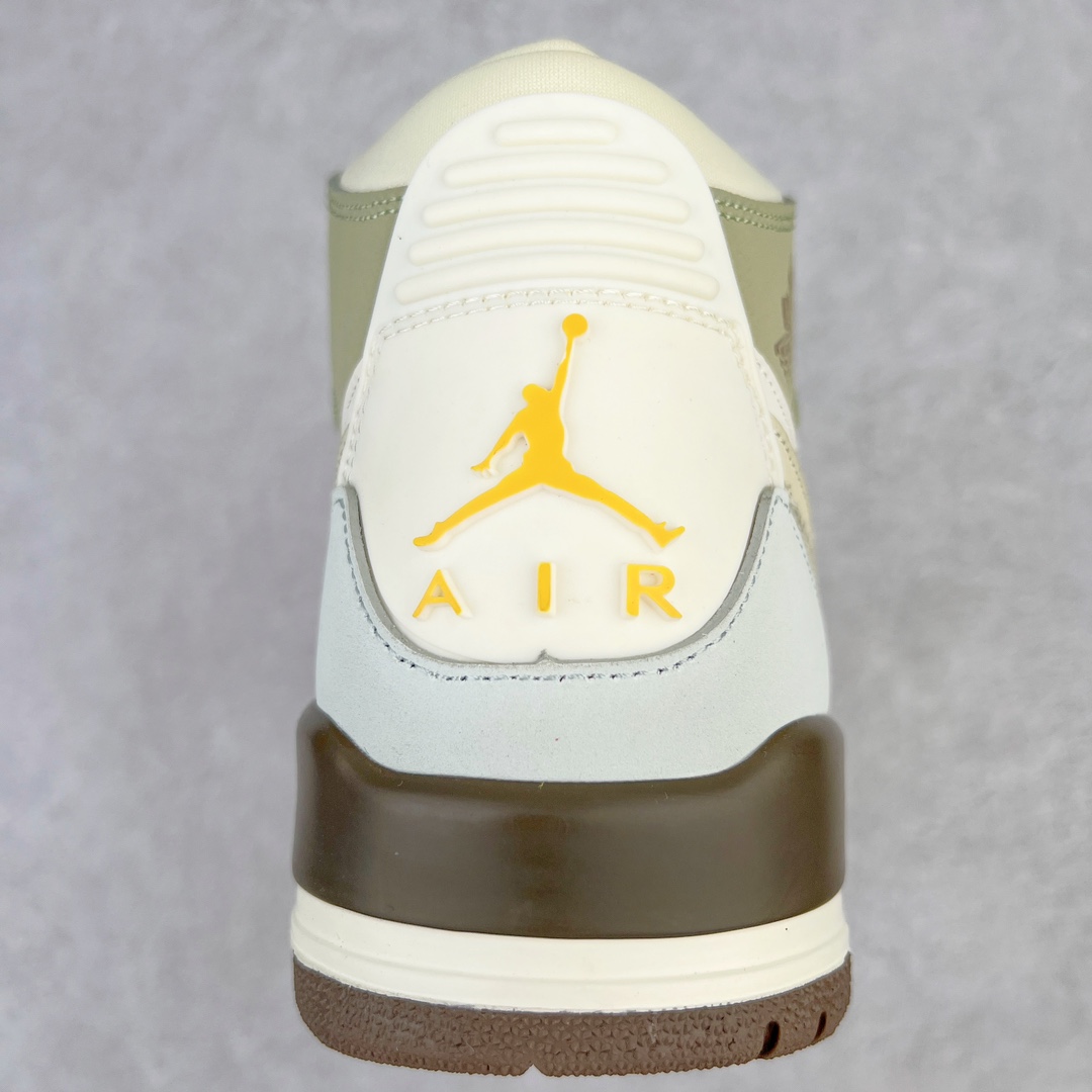 图片[8]-💰220 ＃KZ神版 Air Jordan Legacy AJ312 High 高帮复古篮球鞋 CNY兔年限定白绿 FD9907-111 市场最强独一档产物 全套原纸板楦头开发 原厂大底磨具加持立体防滑纹理 原档数据后跟TPU子母扣魔术贴 原装可视Air Sole气垫 原汁原味最完美的312代版型 唯一正确鞋头趴度弧度高度鞋身腰线 进口港宝加持 后跟自然饱满 全鞋荧光划线卡点 追求极致完美 每一双都是工艺品 多重QC质检 超越公司货的品控标准 实实在在的免检产品 鞋身采用了皮革材质打造 横跨鞋面的魔术贴十分吸睛 侧面的Swoosh Logo的一部分被鞋面遮挡了一部分 颇具玩味 魔术贴上标有NK标识 而鞋舌上是Jordan的经典红色飞翼Logo 后跟和鞋底均采用了AJ3的设计 后跟上同样也使用了经典的爆裂纹图案 SIZE：36 36.5 37.5 38 38.5 39 40 40.5 41 42 42.5 43 44 44.5 45 46 47.5 编码：by2936090-运动鞋