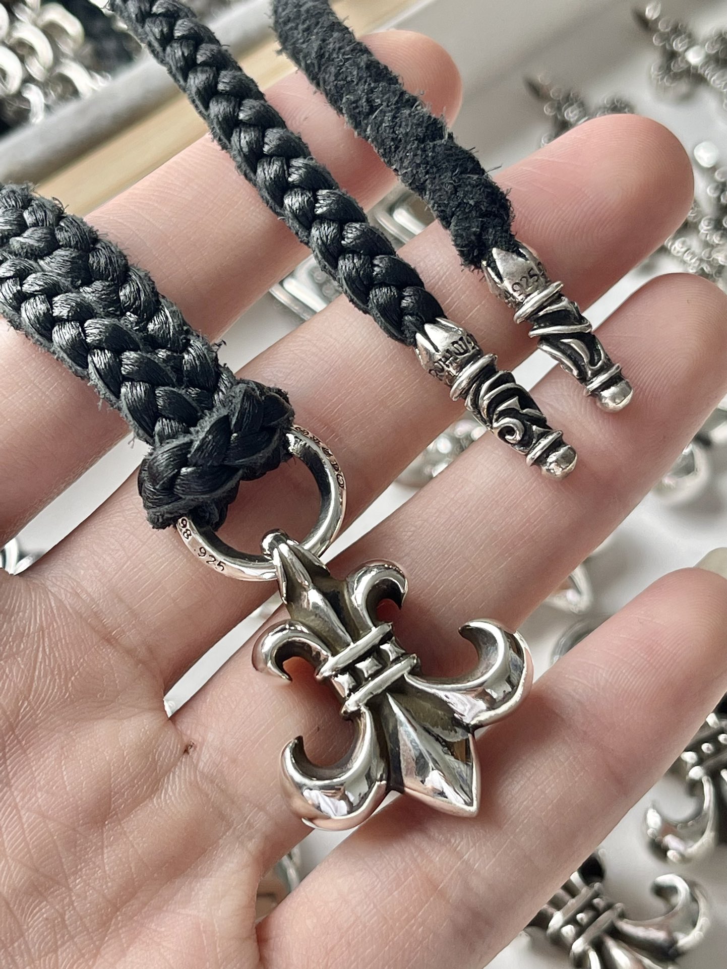 Chrome Hearts 克罗心 大号童军花 皮绳项链