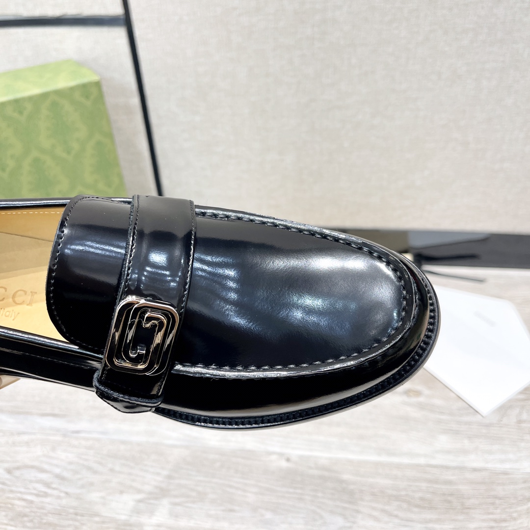 GUCCI メンズダブルGローファーシューズ - 高級レザー使用の快適設計