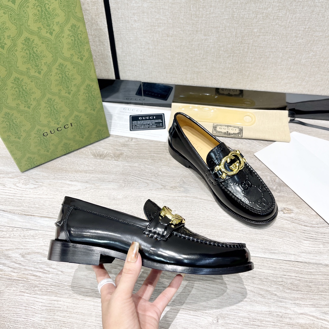 GUCCI 男士互扣式双G扣乐福鞋 - 輝く黒革の洗練