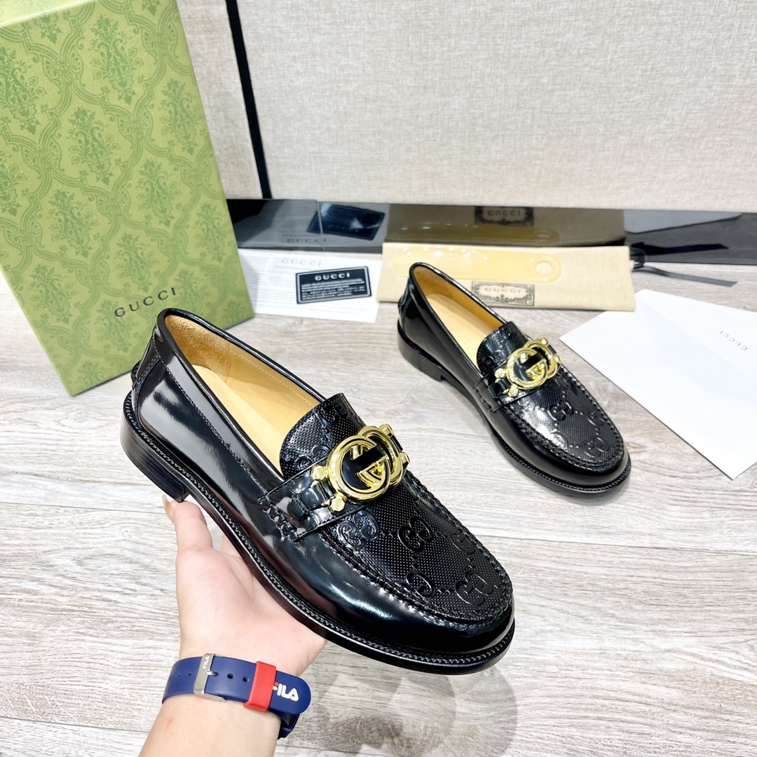 GUCCI 男士互扣式双G扣乐福鞋 - 輝く黒革の洗練