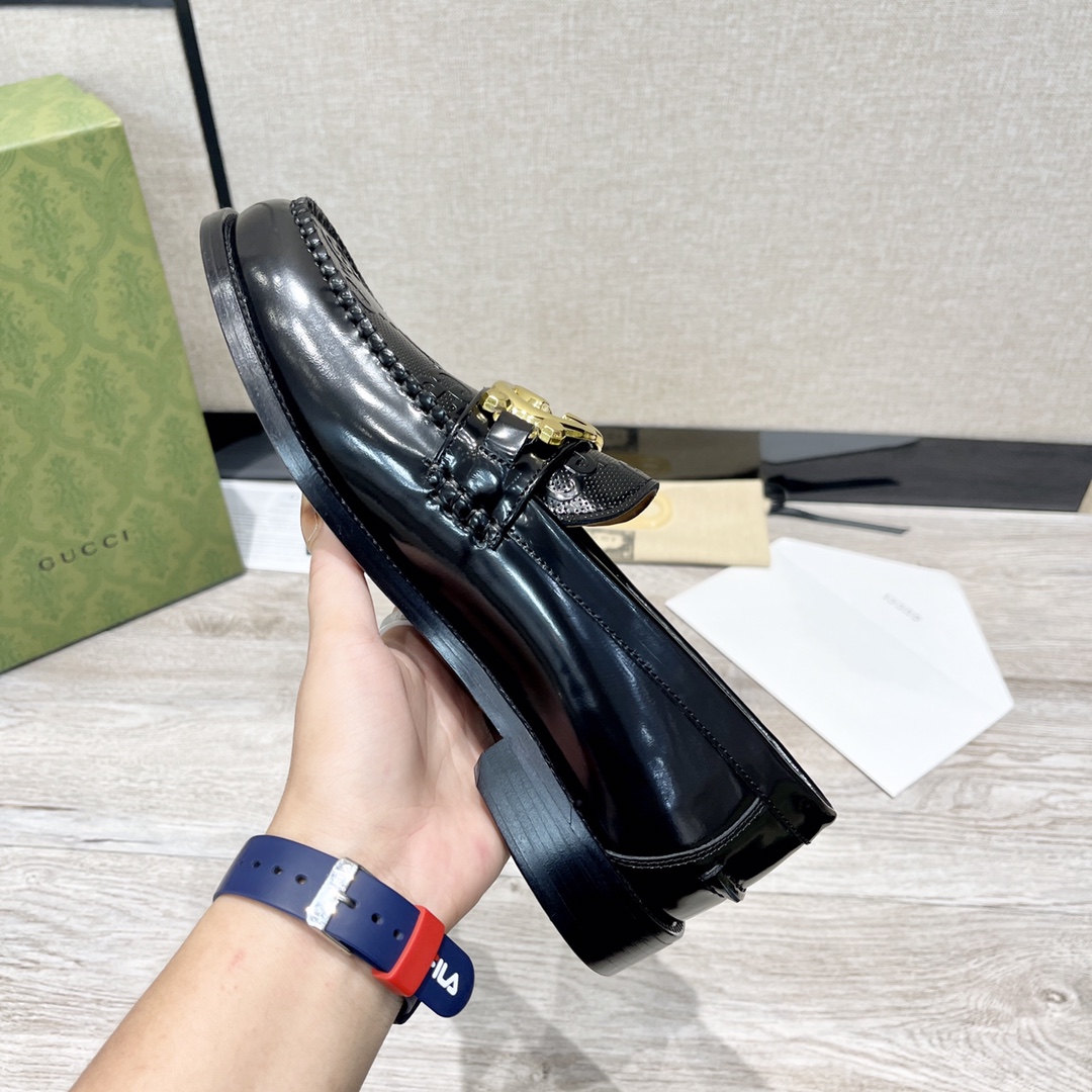 GUCCI 男士互扣式双G扣乐福鞋 - 輝く黒革の洗練
