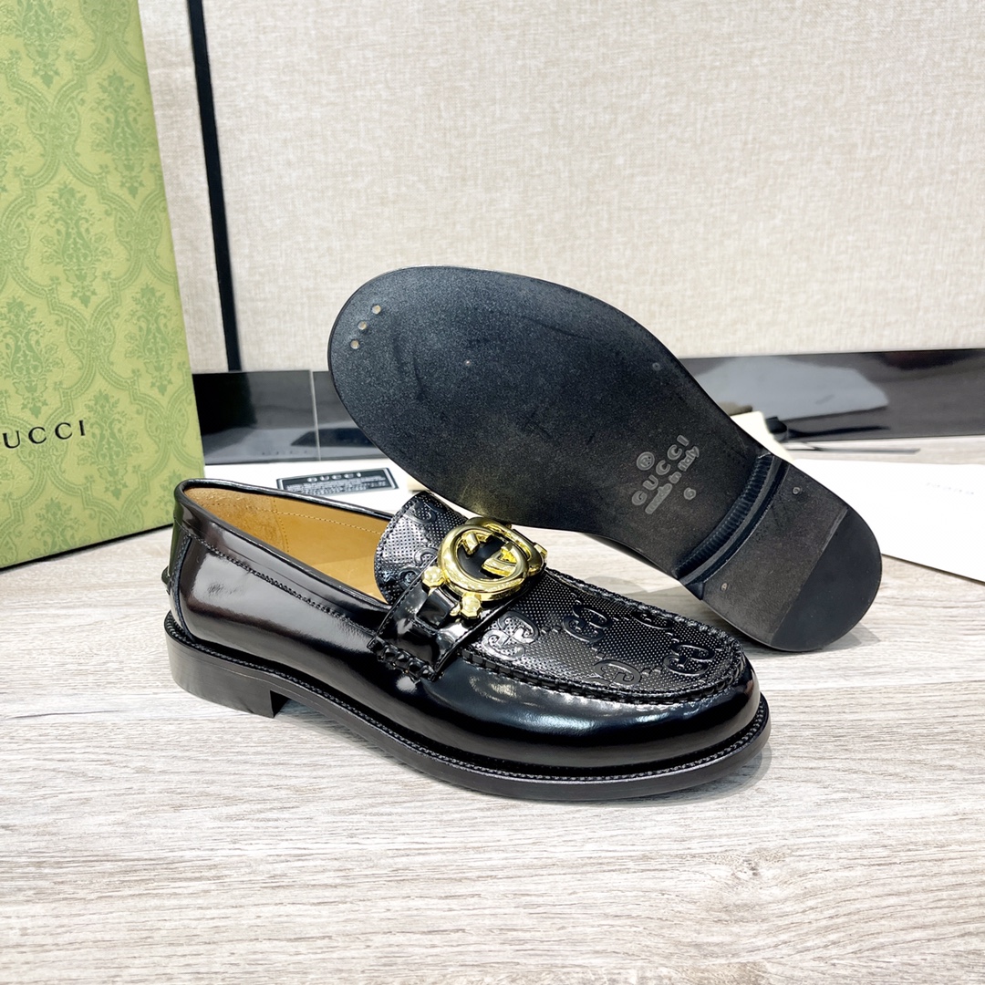 GUCCI 男士互扣式双G扣乐福鞋 - 輝く黒革の洗練
