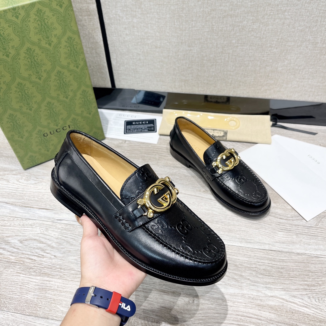 GUCCI メンズ ダブルGバックル ローファーシューズ 高級レザー仕様