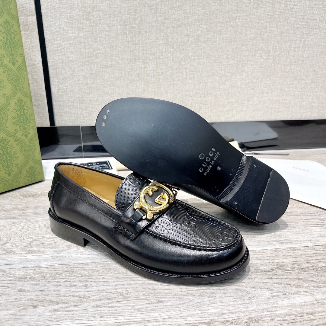 GUCCI メンズ ダブルGバックル ローファーシューズ 高級レザー仕様