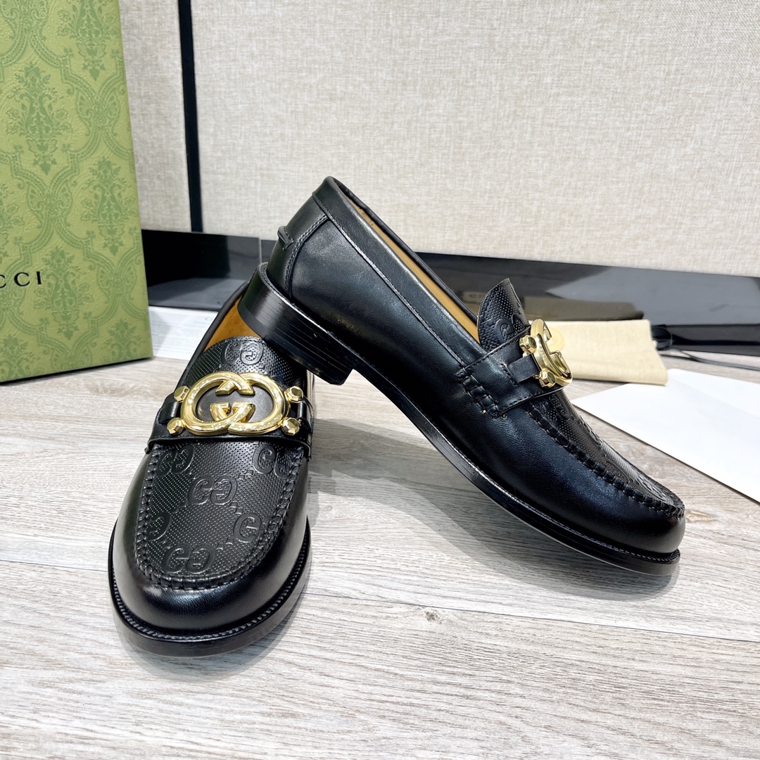 GUCCI メンズ ダブルGバックル ローファーシューズ 高級レザー仕様