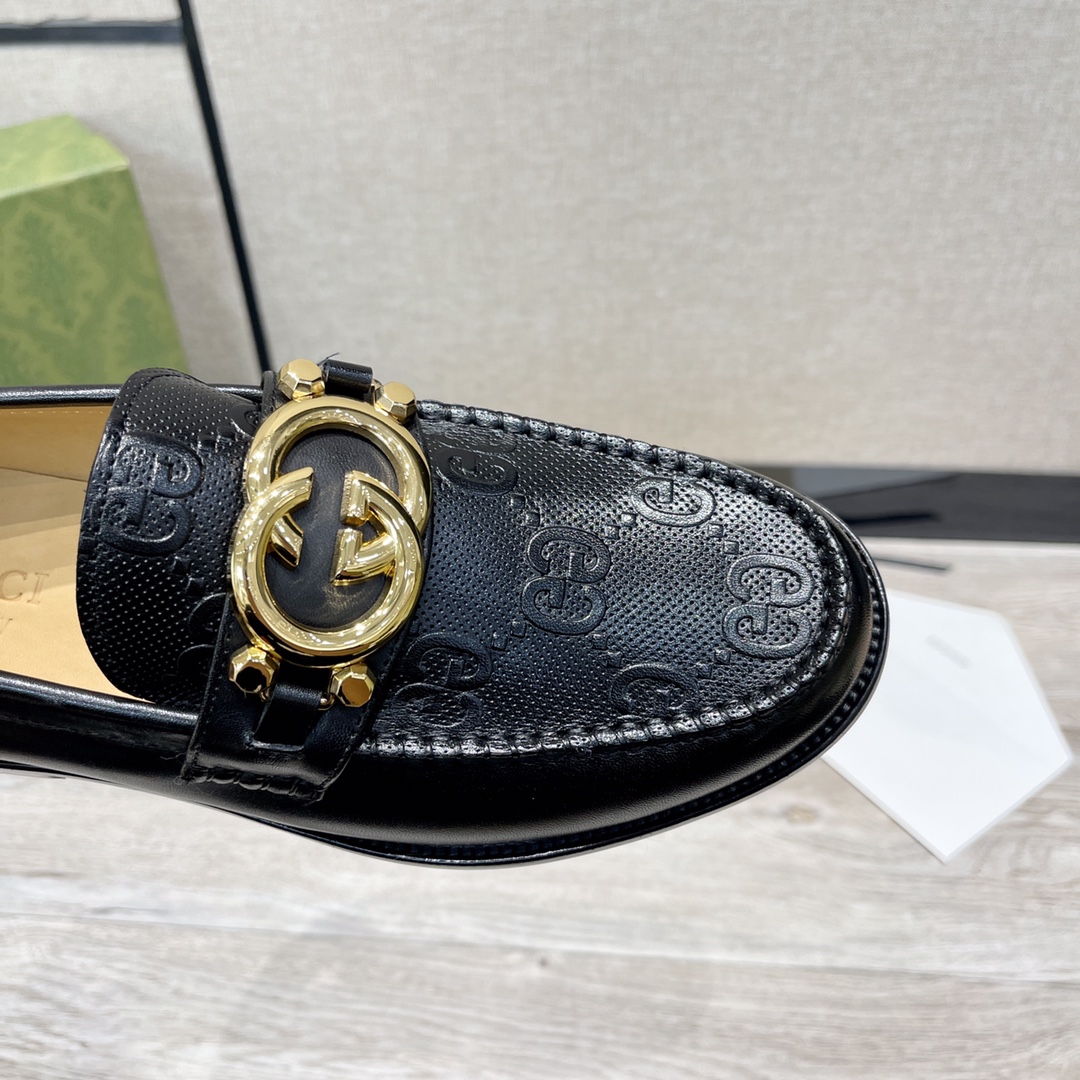 GUCCI メンズ ダブルGバックル ローファーシューズ 高級レザー仕様