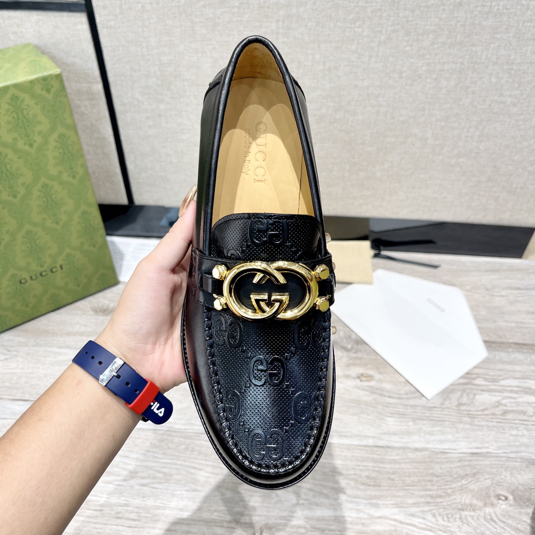 GUCCI メンズ ダブルGバックル ローファーシューズ 高級レザー仕様