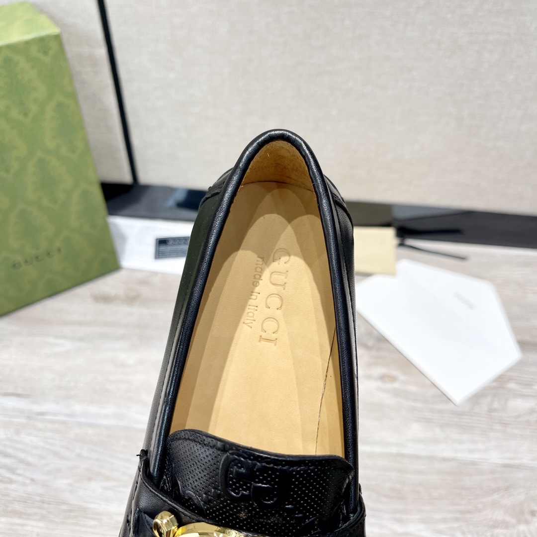 GUCCI メンズ ダブルGバックル ローファーシューズ 高級レザー仕様