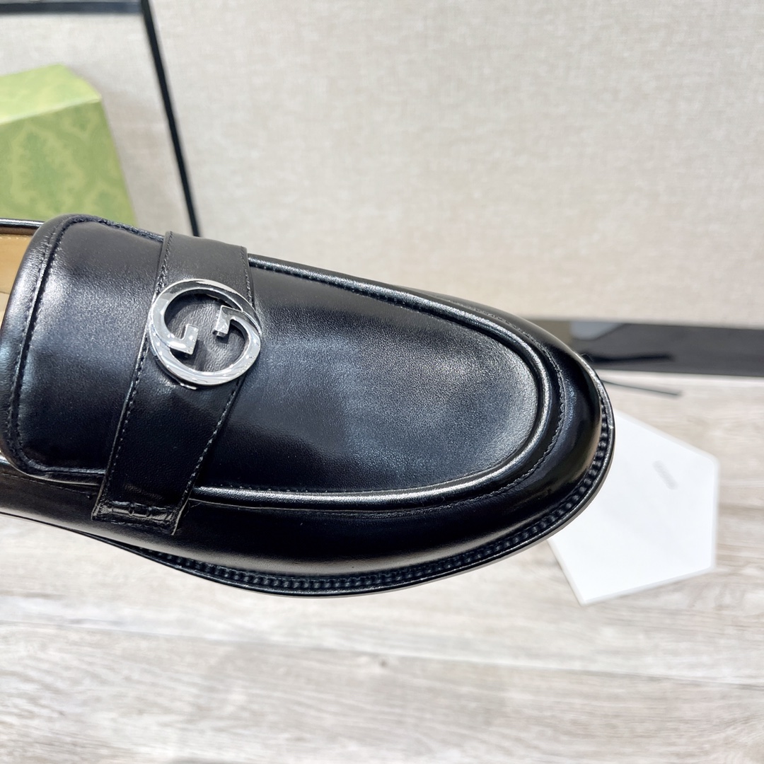 GUCCI メンズ ダブルGローファー 革靴 高級感あふれるデザイン