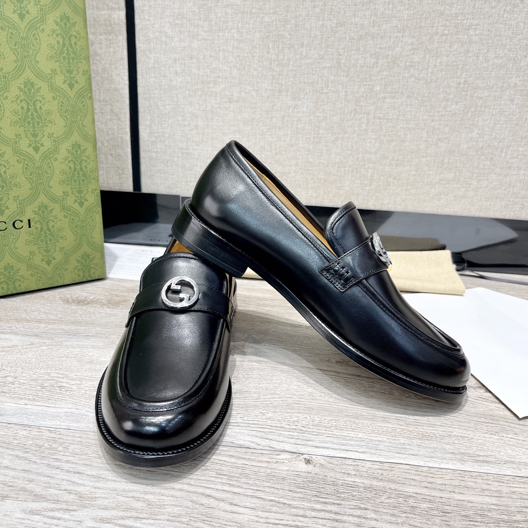 GUCCI メンズ ダブルGローファー 革靴 高級感あふれるデザイン