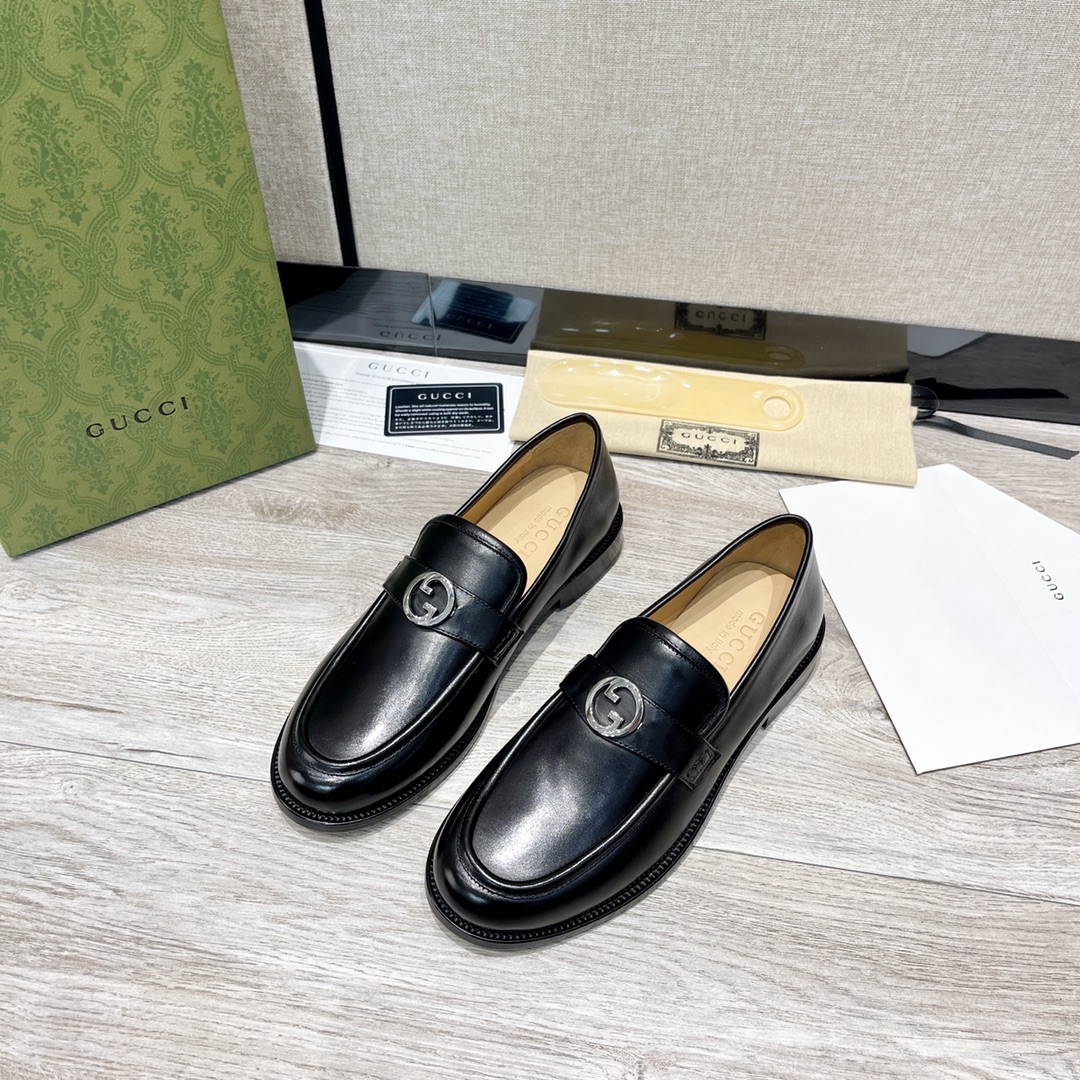 GUCCI メンズ ダブルGローファー 革靴 高級感あふれるデザイン