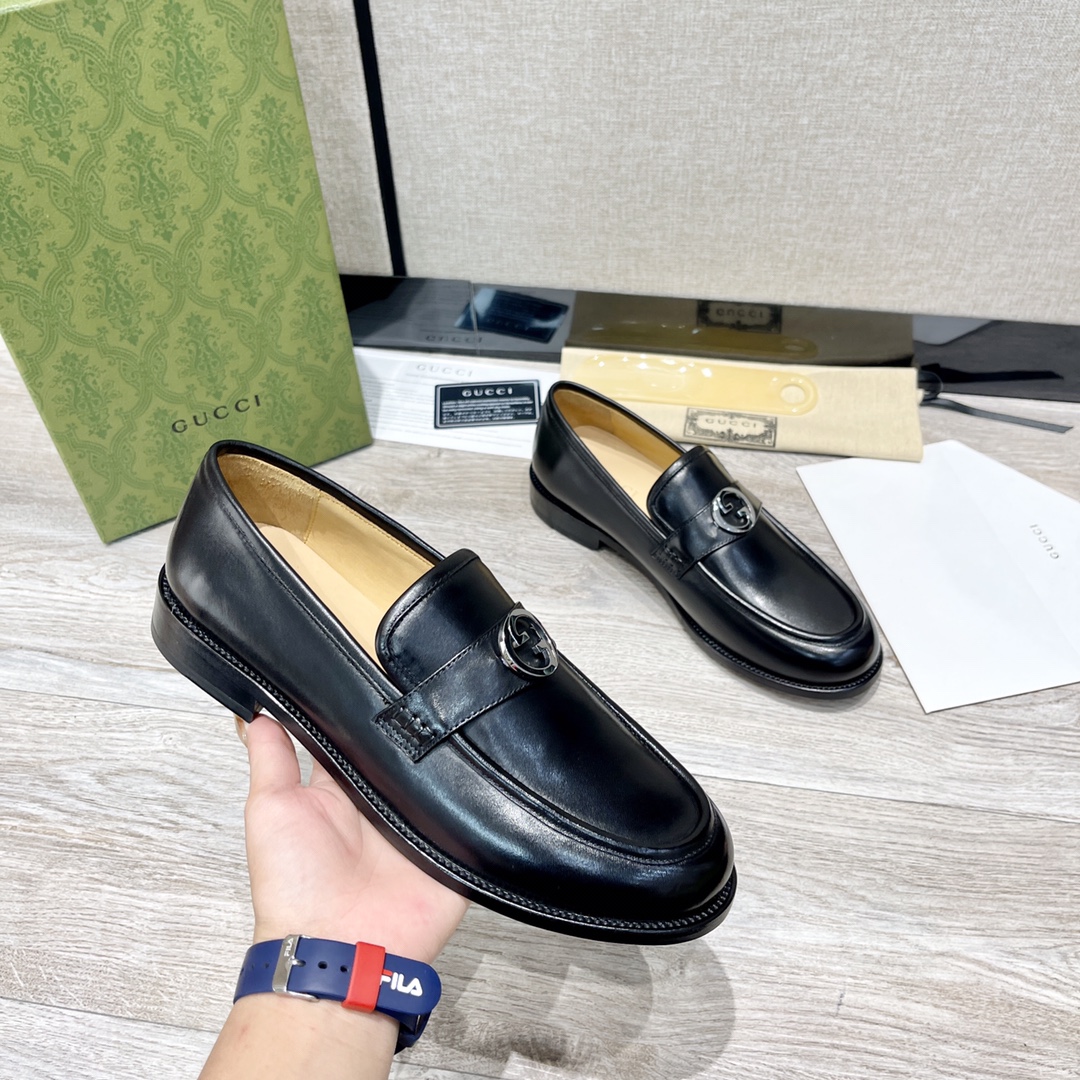 GUCCI メンズ ダブルGローファー 革靴 高級感あふれるデザイン