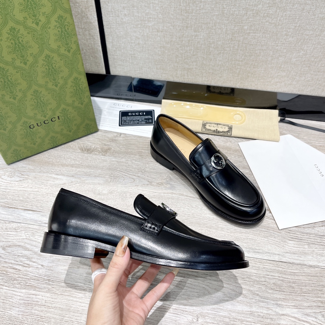 GUCCI メンズ ダブルGローファー 革靴 高級感あふれるデザイン