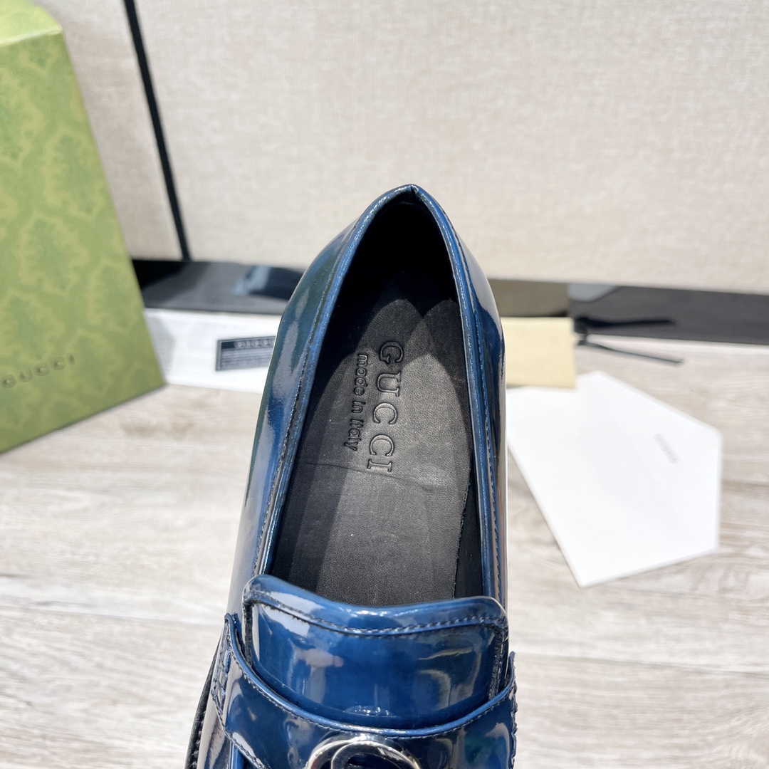 GUCCI 男士双G扣乐福鞋 - 高級牛皮使用の快適なデザイン