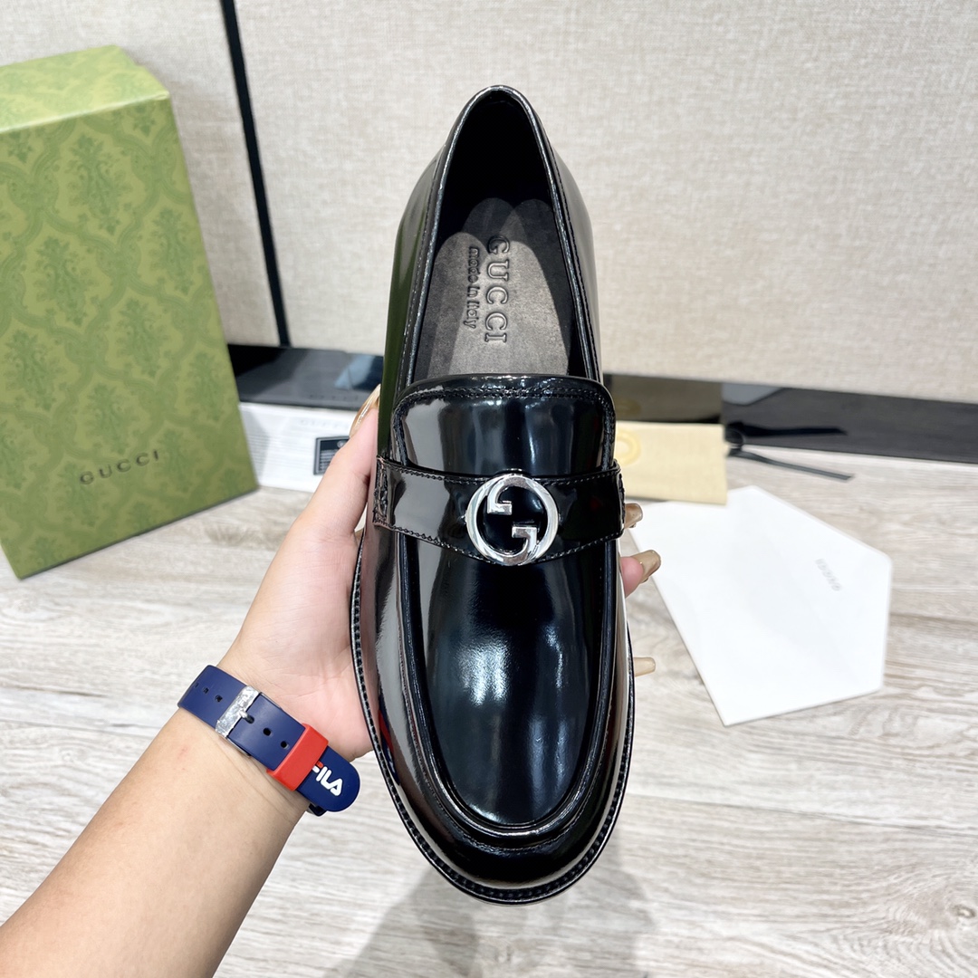GUCCI メンズ ダブルGローファー 革靴 - 快適なフィット感とイタリア製の高品質