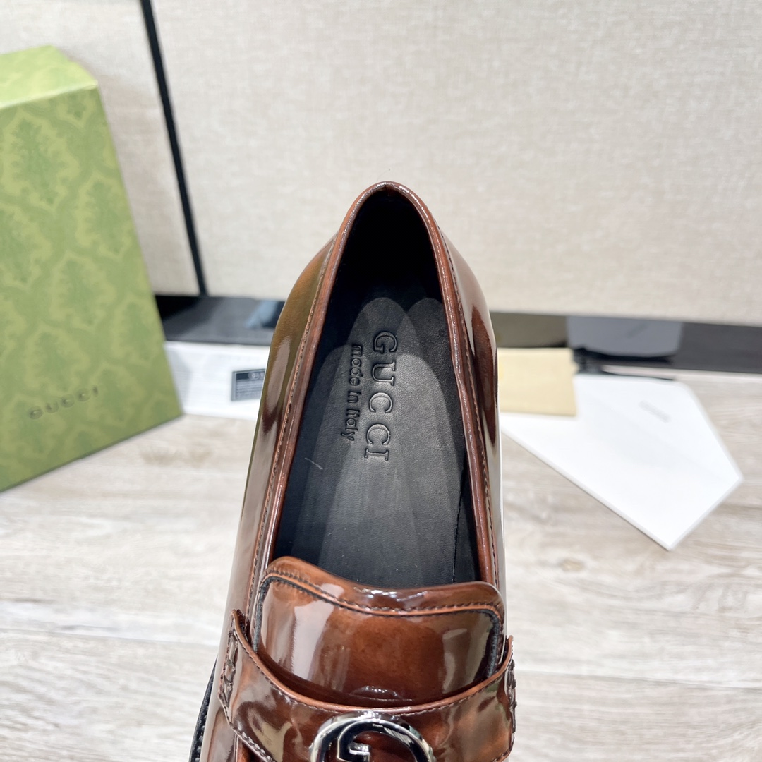 GUCCI メンズ ダブルGローファー 革靴 高級感あふれるデザイン