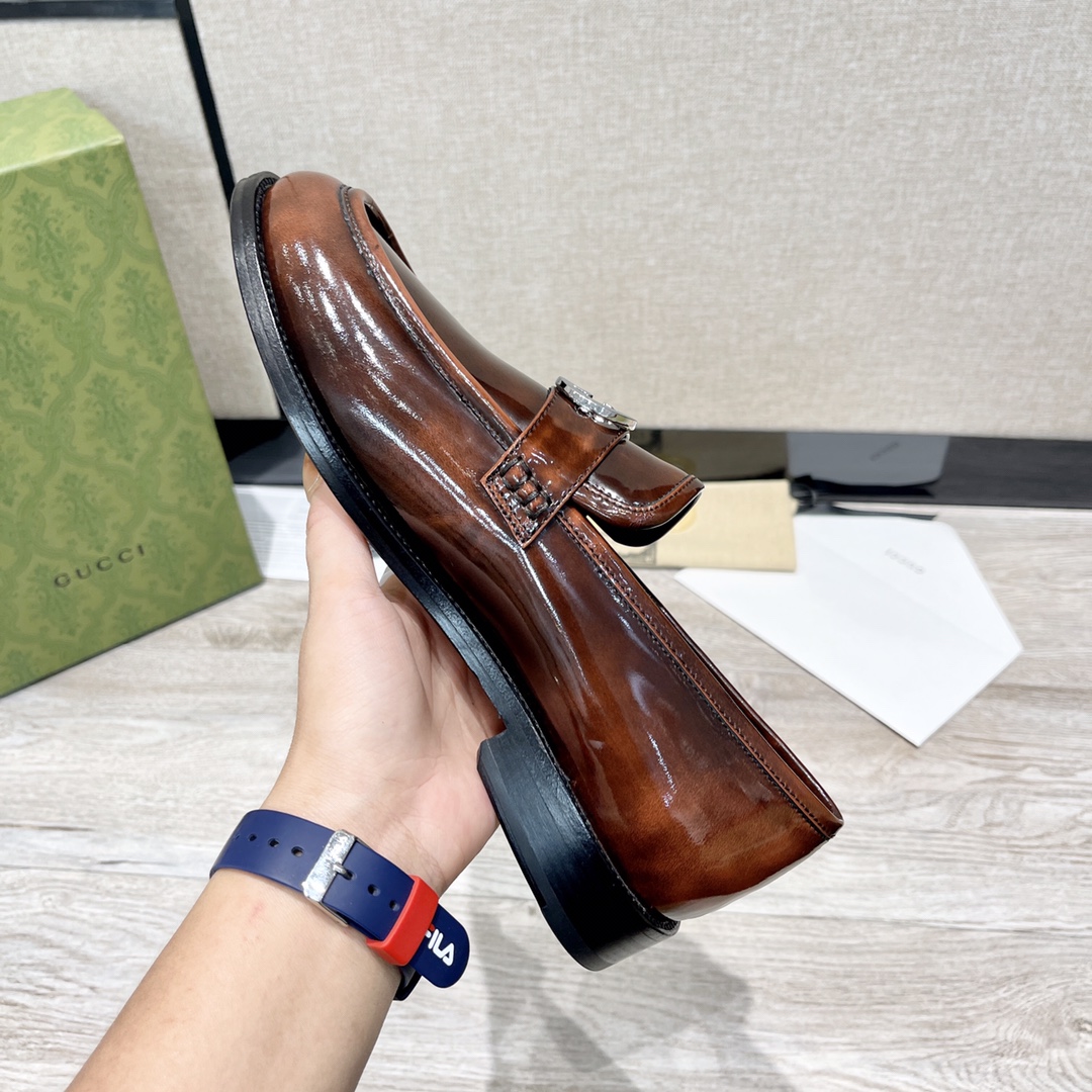 GUCCI メンズ ダブルGローファー 革靴 高級感あふれるデザイン