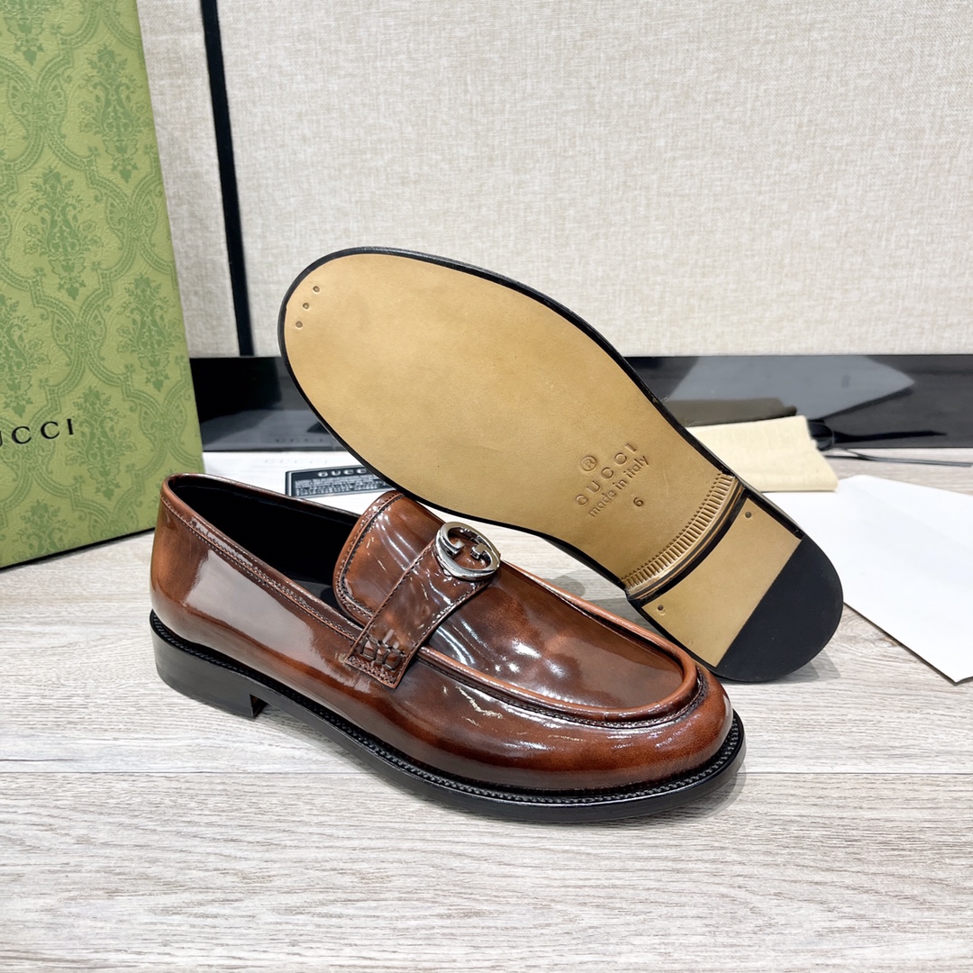 GUCCI メンズ ダブルGローファー 革靴 高級感あふれるデザイン