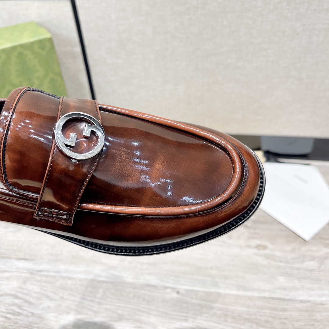 GUCCI メンズ ダブルGローファー 革靴 高級感あふれるデザイン