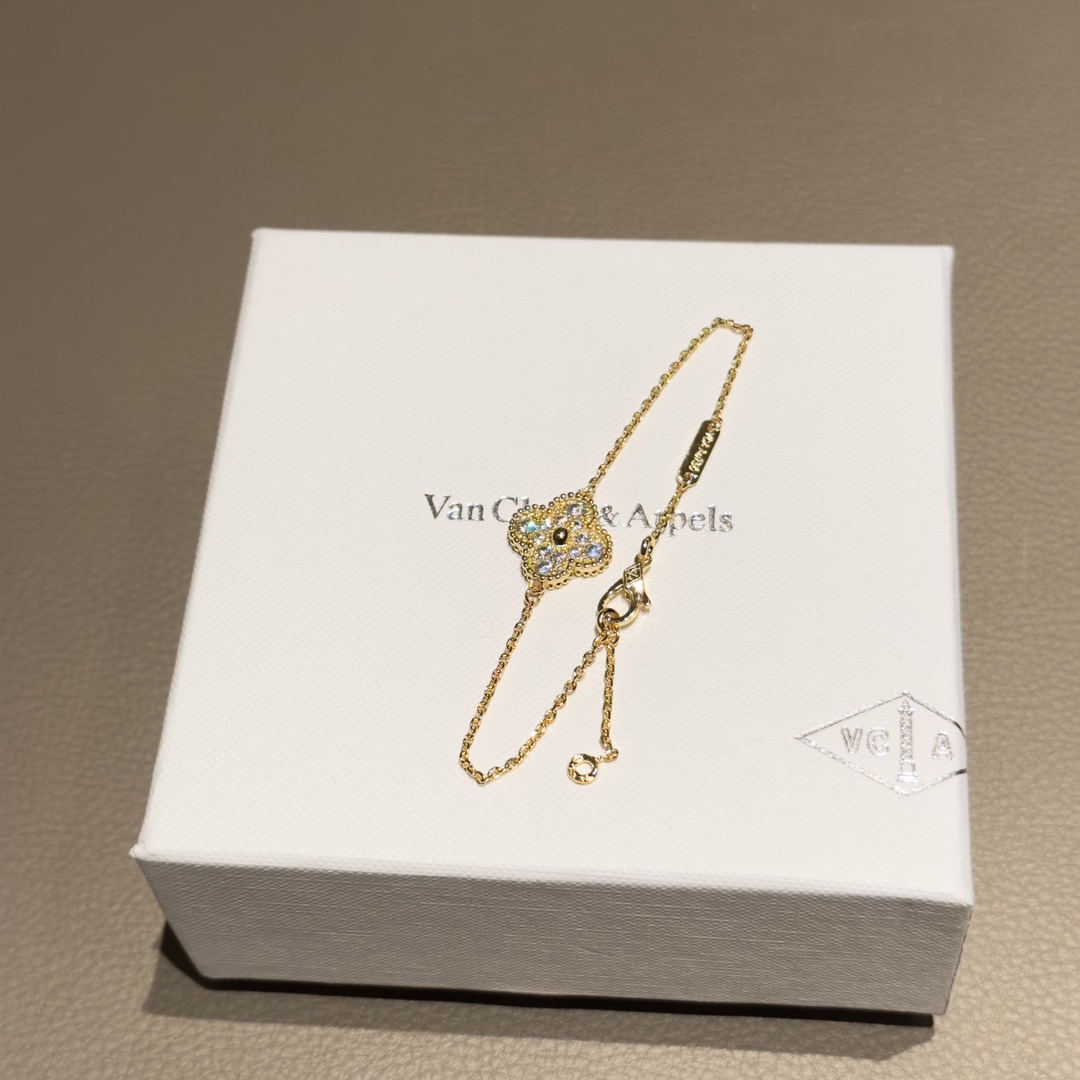 China Replica VCA Jewelry VCAES0404-2177