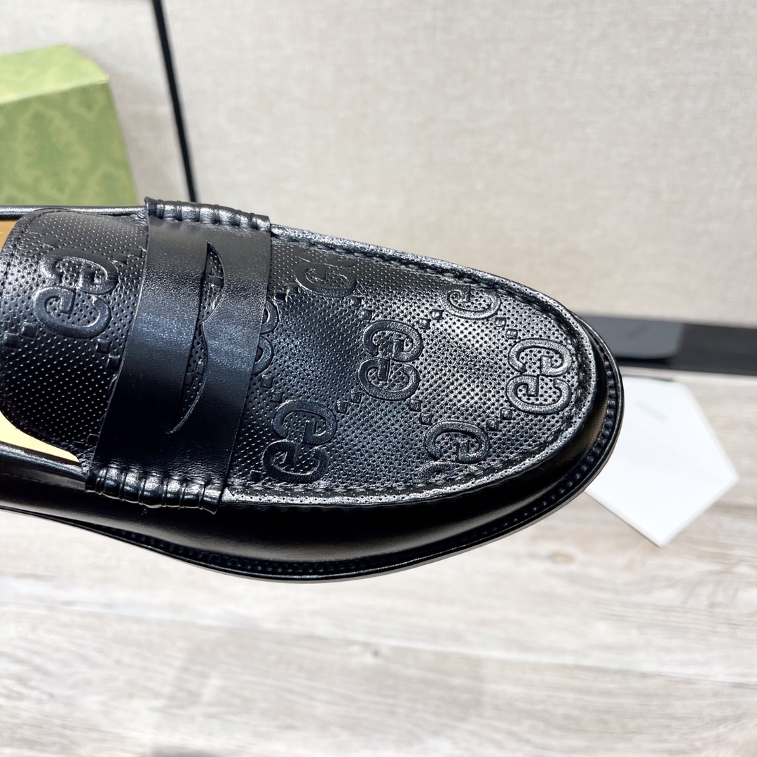 GUCCI 男性用ダブルGローファーシューズ - 高級牛革製