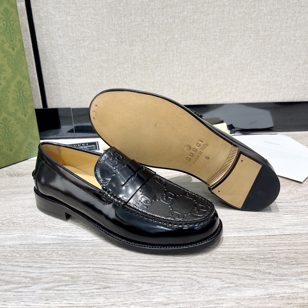 GUCCI 男士互扣式双G扣乐福鞋 革新的经典设计