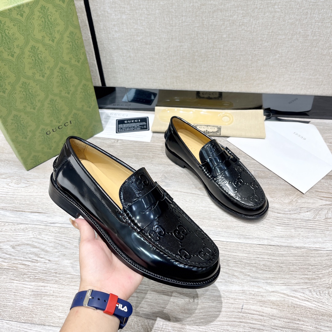GUCCI 男士互扣式双G扣乐福鞋 革新的经典设计