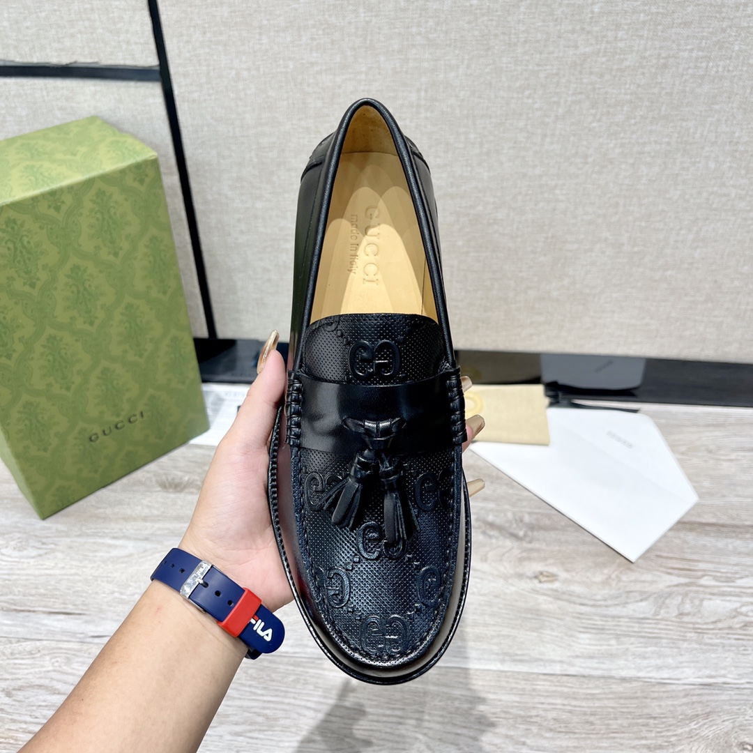 GUCCI 男士互扣式双G扣乐福鞋 - インポート牛皮使用の快適デザイン