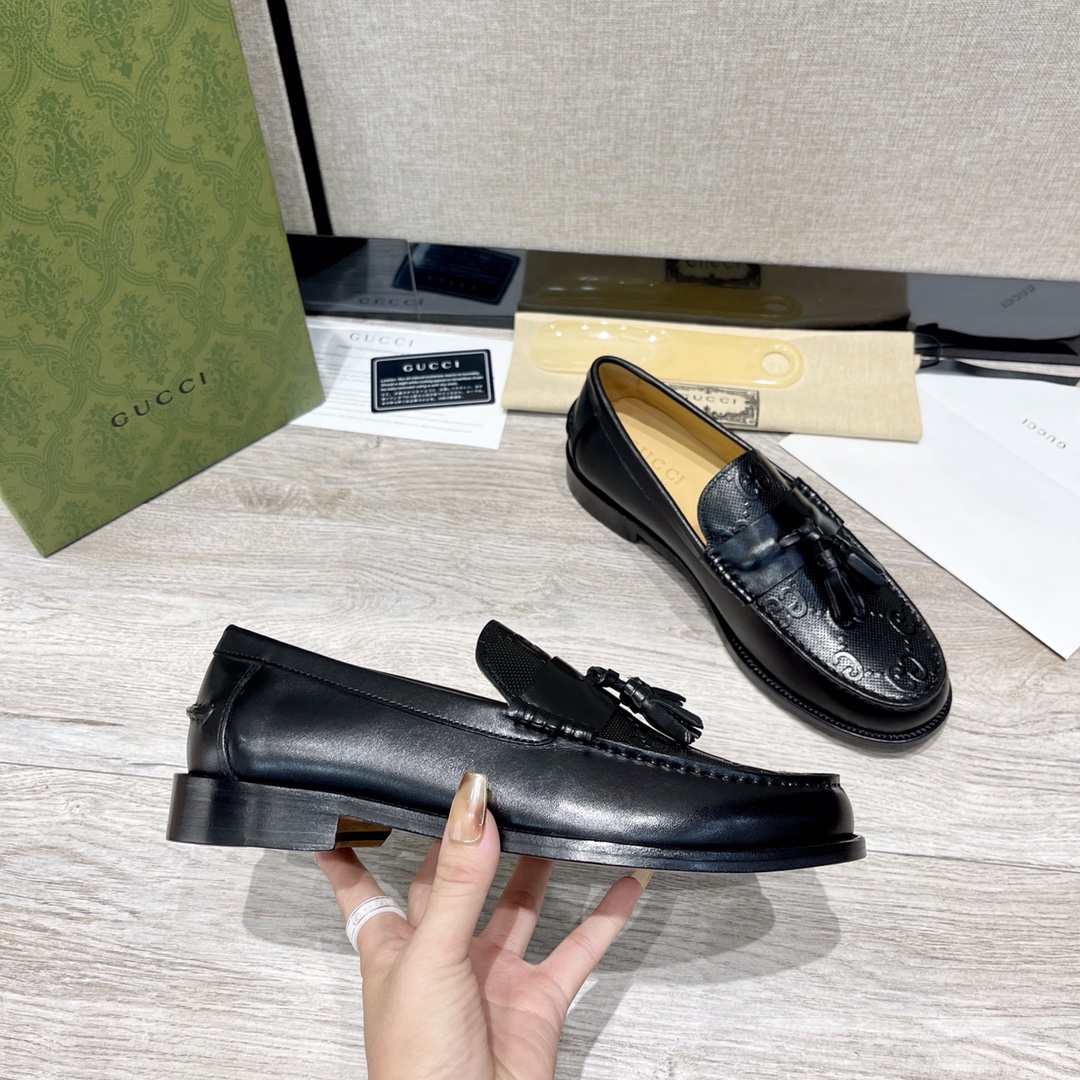 GUCCI 男士互扣式双G扣乐福鞋 - インポート牛皮使用の快適デザイン