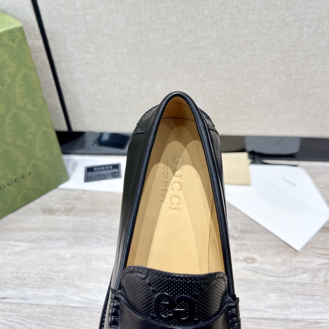 GUCCI 男士互扣式双G扣乐福鞋 - インポート牛皮使用の快適デザイン