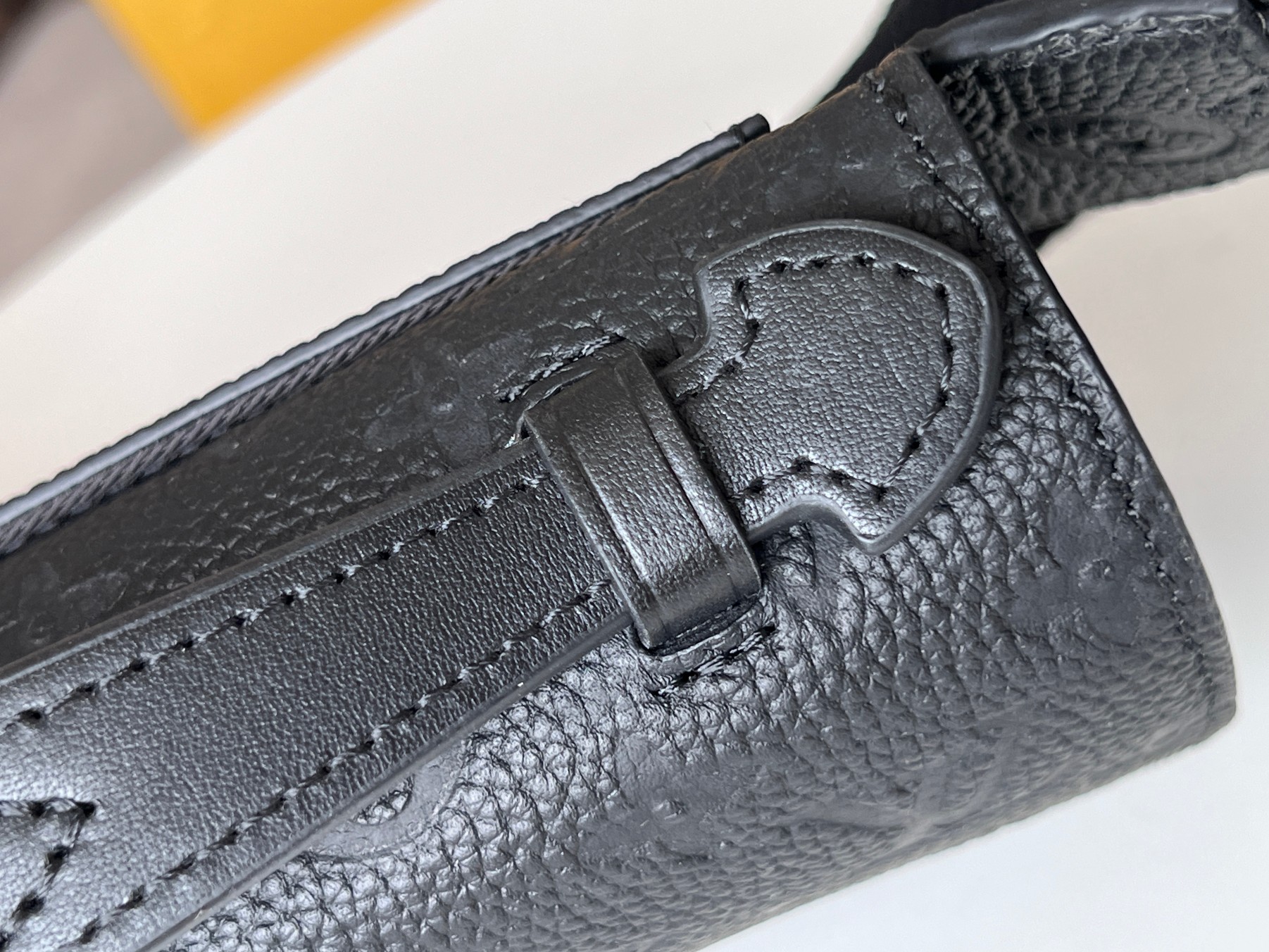 NO:200942,【S LOCK SLING handbag】 M58487 black (embossed) more details……,LV【Top Original List】,louis vuitton19860909【S LOCK SLING 手袋】 M58487 黑色（压花）更多细节………,LV【顶级原单】,louis vuitton,Bag