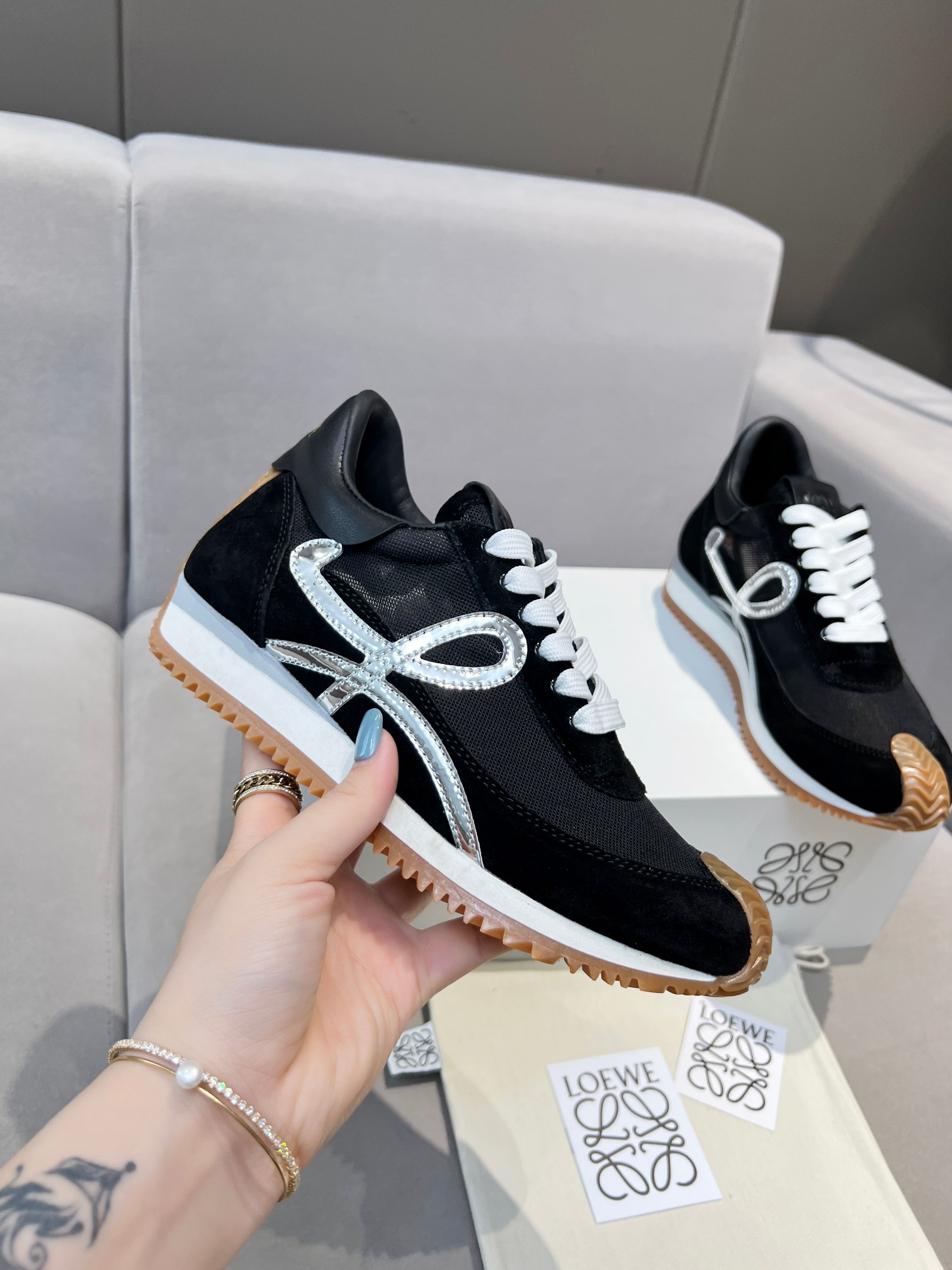 NO:243351,High-version black mesh style-----------LOEWE new style high-end training shoes!  The foot is super light and comfortable, and increasing height within 6cm is a blessing for a small person!  The original 1:1 top replica!  Welcome to compare the quality of the product!  The first choice for high-end purchasing is the first choice for the upper selection of original imported cowhide splicing and customer weaving fabric, original imported water-dyed sheepskin inner cowhide footbed, mold opening according to the original version, wear-resistant and non-slip sole, size 35-45 configuration original packaging, casual shoes/sports shoes, loewe, loewe, sneakers, cowhide, sheepskin19860909高版本黑色网布款—-—————LOEWE 罗意威新款内增高德训鞋！上脚超级轻便、舒适,6cm 内增高更是小个子的福音！原版1:1顶级复刻！品质欢迎看实物对比！供高端代购首选鞋面精选原版进口牛皮拼接客供织布,原版进口水染羊皮内里牛皮垫脚,按原版开模耐磨防滑大底,码数35-45配置原版包装,休闲鞋/运动鞋,loewe,loewe,sneakers,cowhide,sheepskin,Women's Shoes