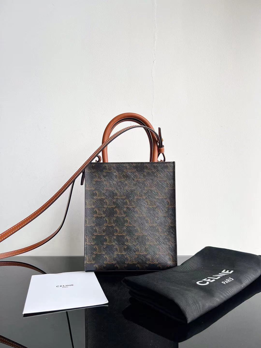 Top-quality original leather Celine CABAS TRIOMPHE ~ Tote white floral fabric MiNi vertical handbag, inside slip pocket, adjustable and detachabl