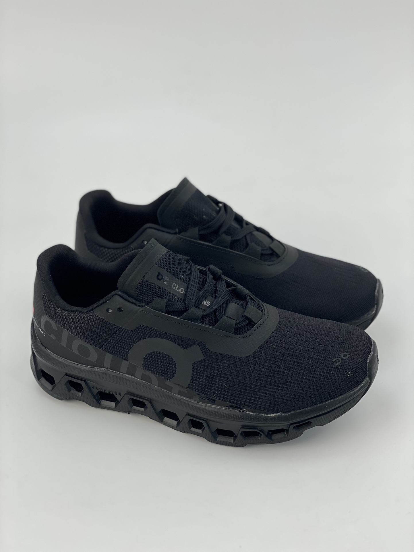 On Cloudmonster Glacier Black is a tennis-inspired sports casual shoe.