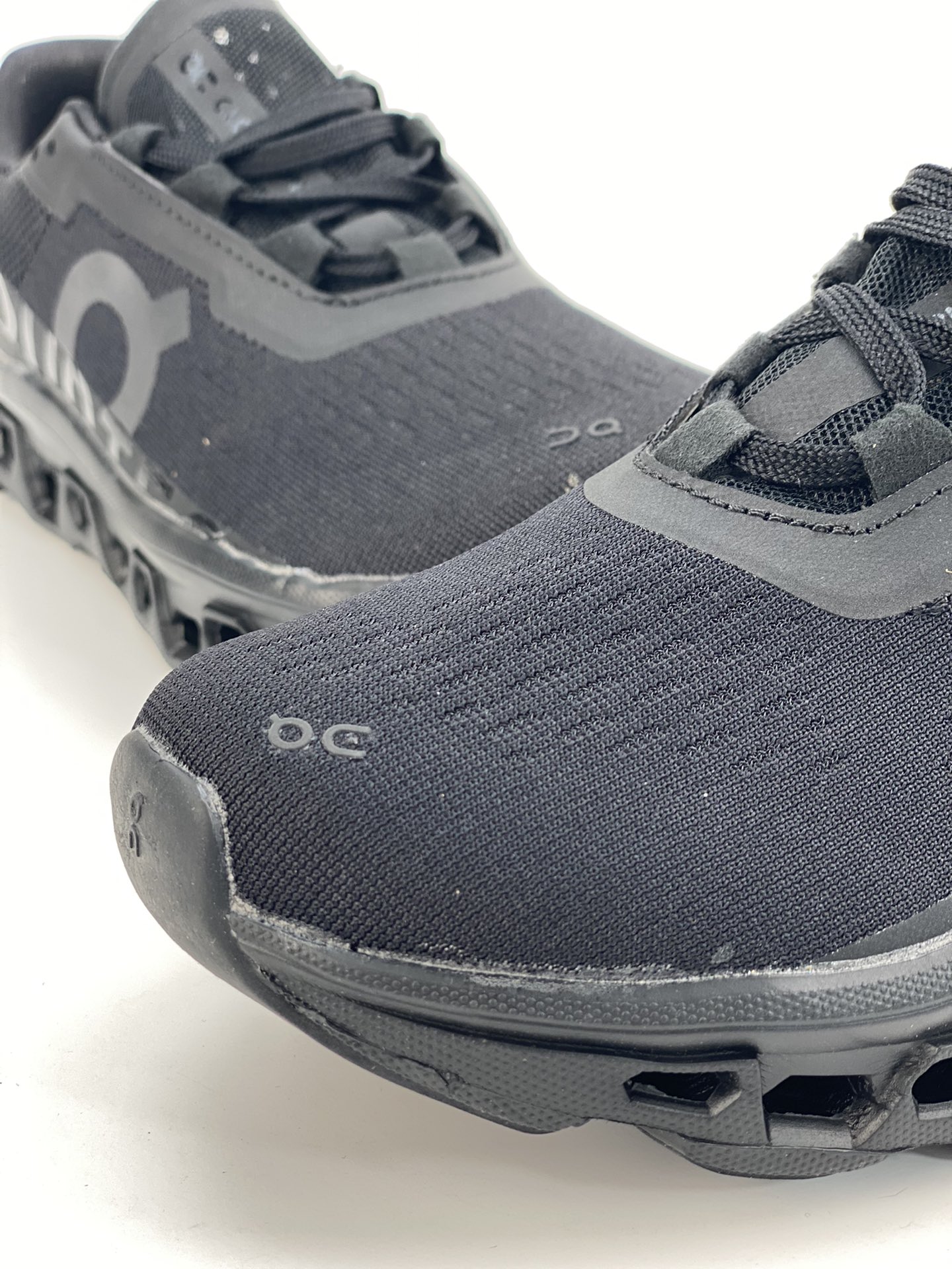 On Cloudmonster Glacier Black is a tennis-inspired sports casual shoe.