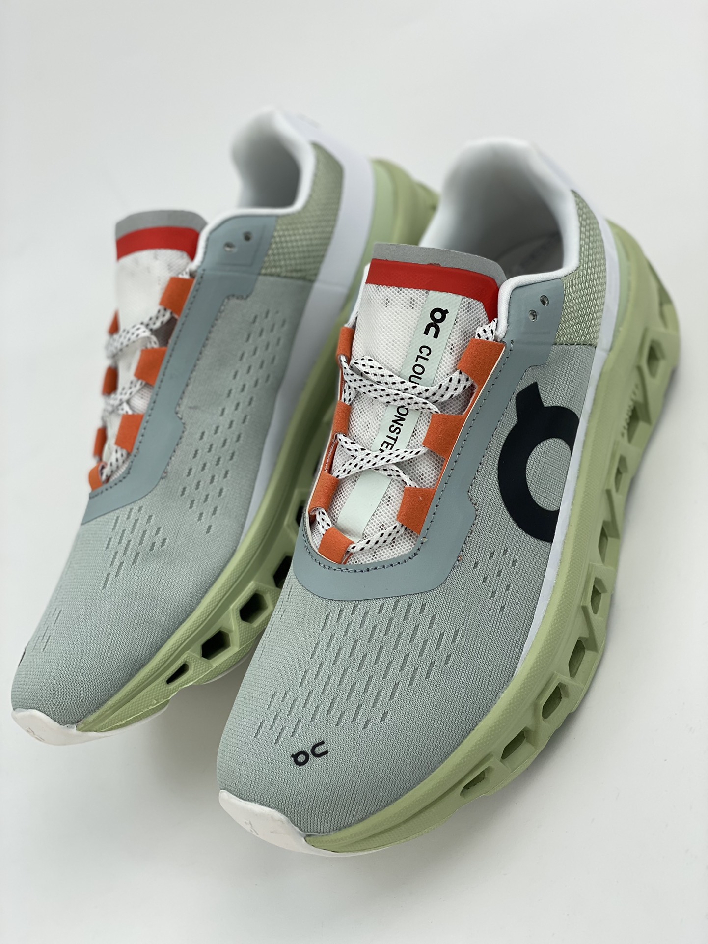 On Cloudmonster Glacier Grey Green is a tennis-inspired sports casual shoe.