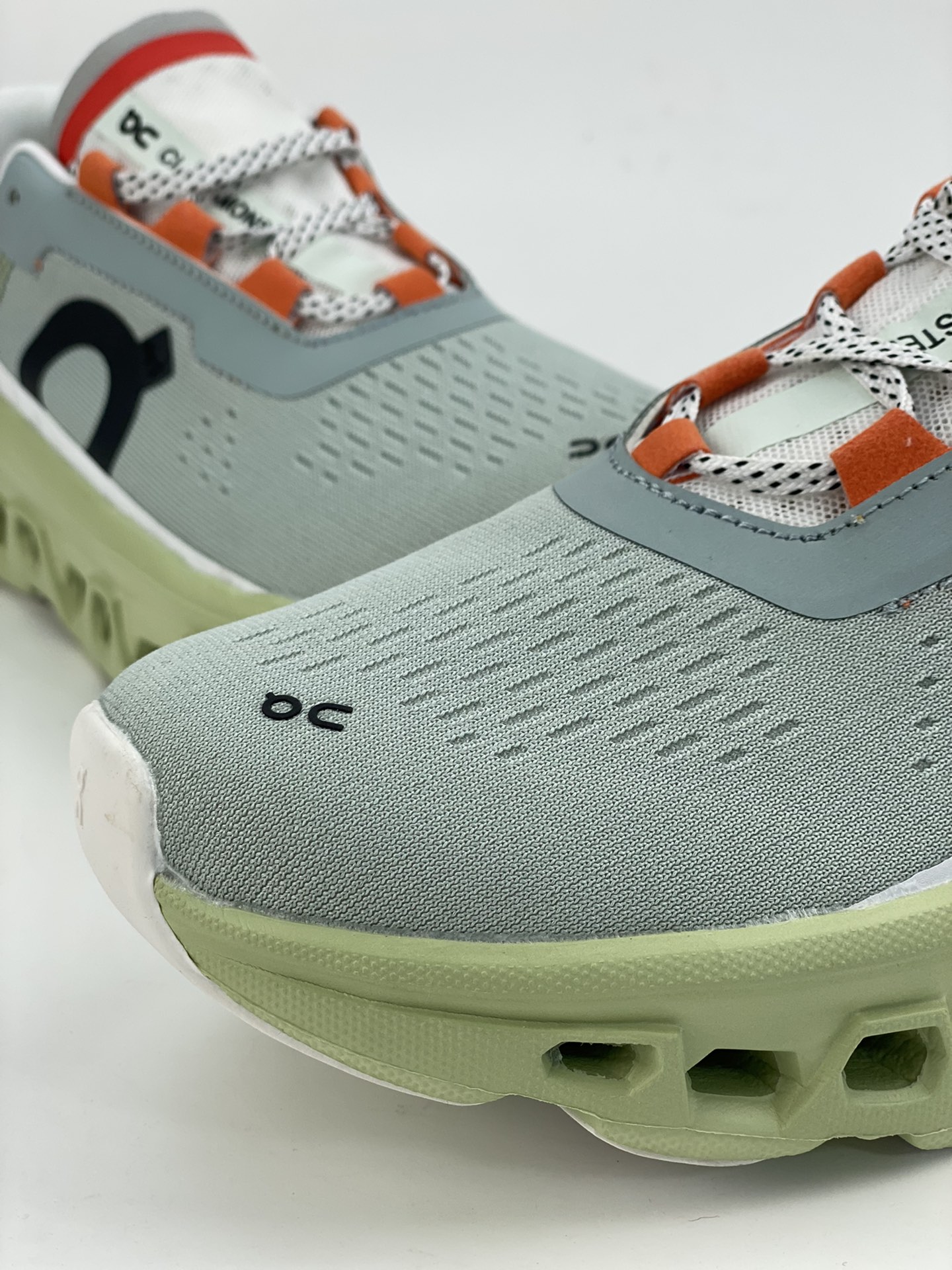 On Cloudmonster Glacier Grey Green is a tennis-inspired sports casual shoe.