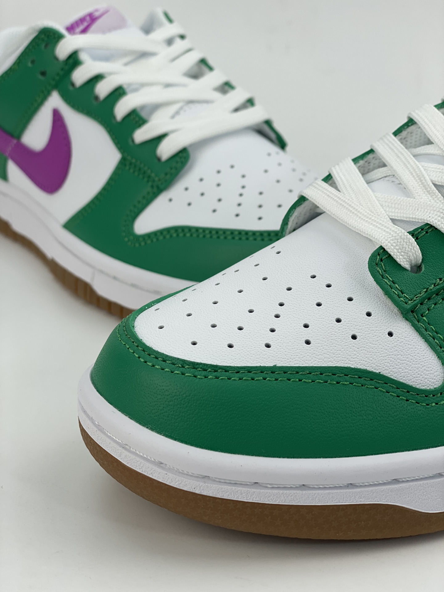 Nike SB Dunk Low White Green Buzz Lightyear FD9922-151