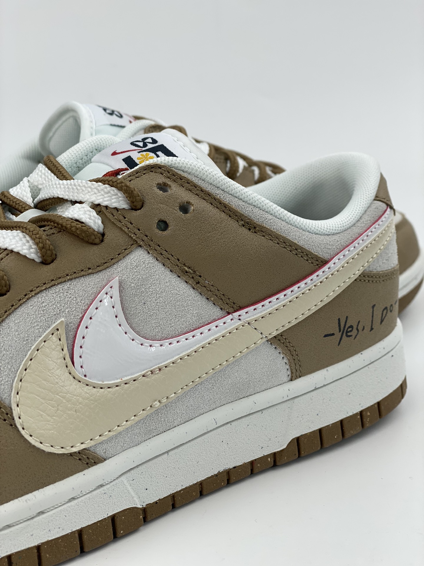 Nike SB Dunk Low Confession Graffiti DO9457-100