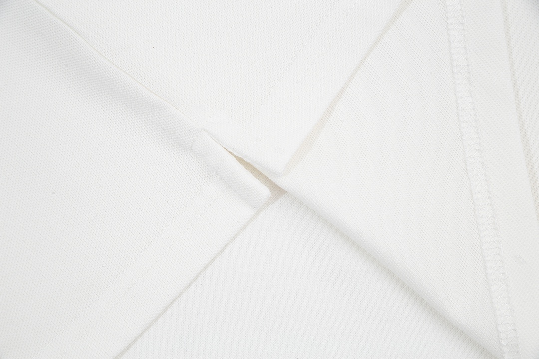 FENDI 1980s Inspired Upgrade: White Polo-CLO for Men and Women - 图片 7