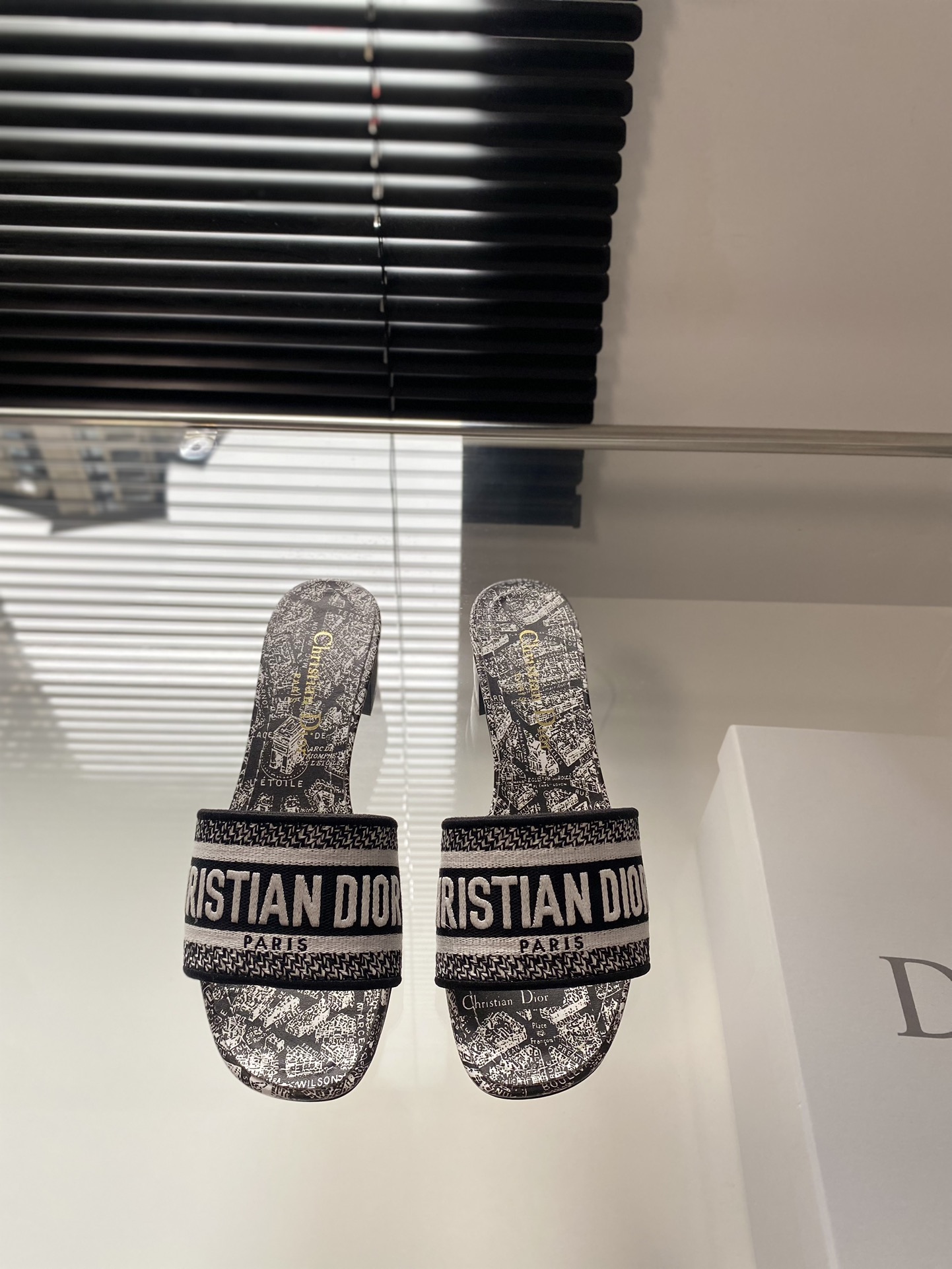Dior Spring Summer Resort Collection CD Embroidered Slippers Authentic Washed Original Development Italian Genuine Leather Outsole Engraved Star Logo