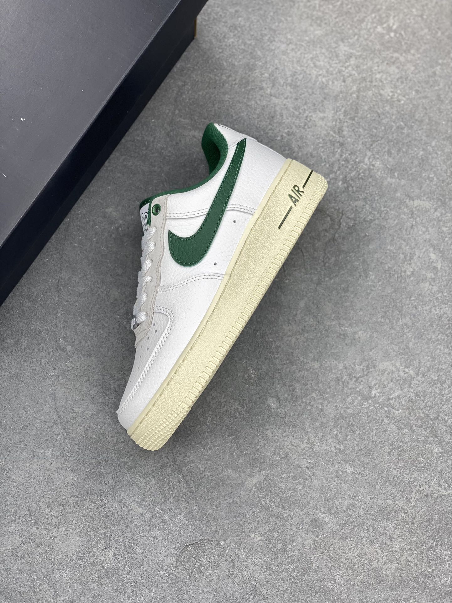 Nike Air Force 1 Low White Green Casual Sneakers DR0148-102 8 i1683829185 5133 6