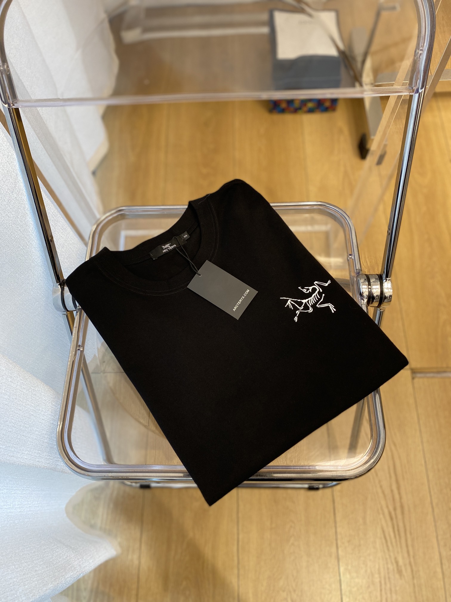 NO:120577,Archaeoptera Bird, 2025 new short-sleeved T-shirt, handsome and fashionable, top-grade printed pattern logo on the chest, simple and versatile style. Fabric cotton is not only crisp, maintains a fashionable silhouette, but also comfortable to wear, and the yarn is more delicate, S-XXL, arc'teryx, T-shirt, tees, t-shirt, alexander wang19860909始祖鸟、2025新品短袖T恤,帅气时尚,胸前顶级印花图案logo,简约百搭款.面料棉 不仅挺括,保持潮流的廓形,又穿着舒适,纱织更细腻,码数S-XXL,arc'teryx,T-shirt,tees，t-shirt,alexander wang,Men's clothing