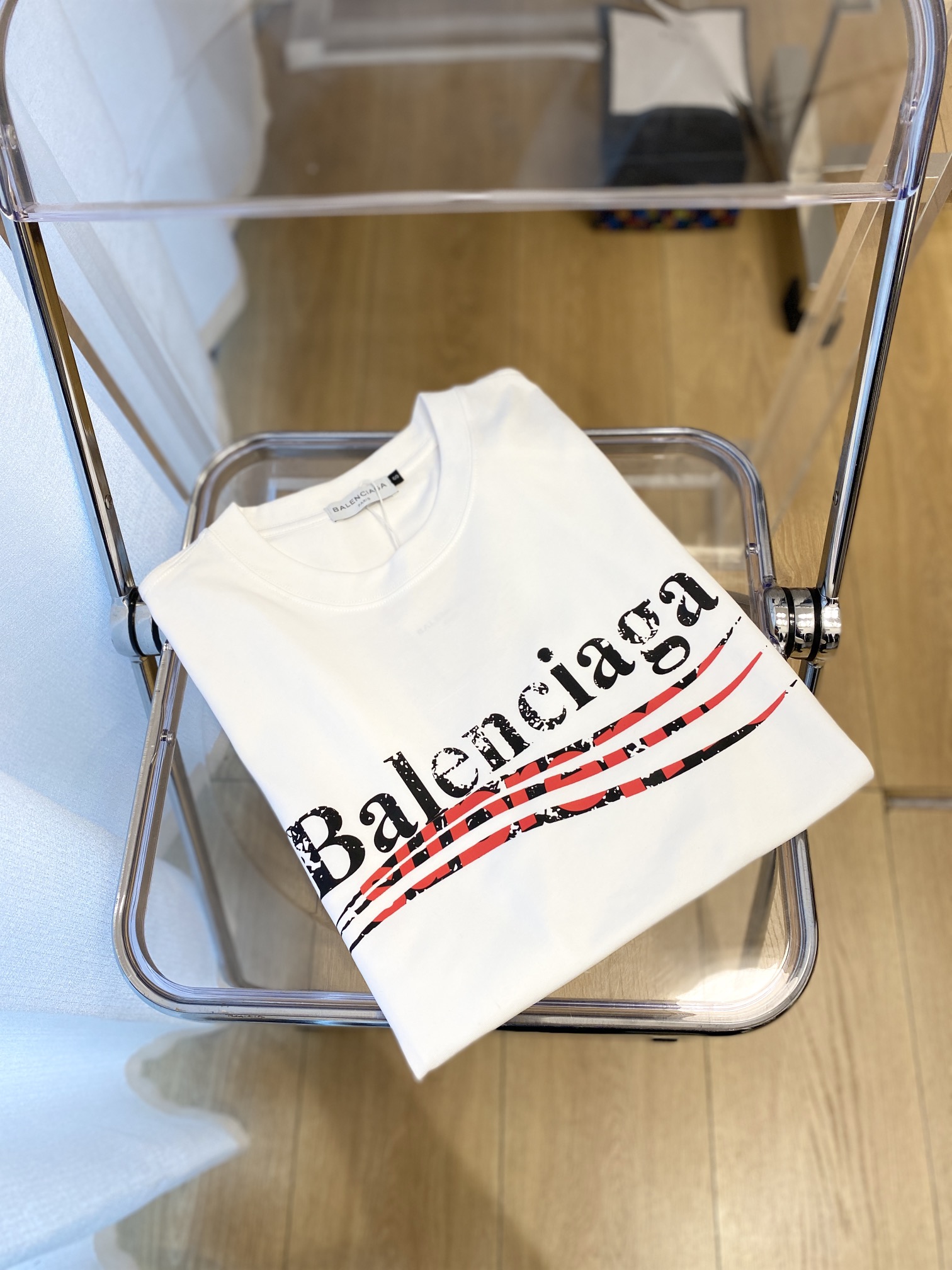 NO:120568,Balenciaga, 2025 new short-sleeved T-shirt, handsome and fashionable, top printed letter logo on the chest, simple and versatile style. Fabric cotton is not only crisp, maintains the trendy silhouette, but also comfortable to wear, and the yarn is more delicate, S-XXL, balenciaga, T-shirt, tees, t-shirt, alexander wang19860909巴黎世家、2025新品短袖T恤,帅气时尚,胸前顶级印花字母logo,简约百搭款.面料棉 不仅挺括,保持潮流的廓形,又穿着舒适,纱织更细腻,码数S-XXL,,balenciaga,T-shirt,tees，t-shirt,alexander wang,Men's clothing