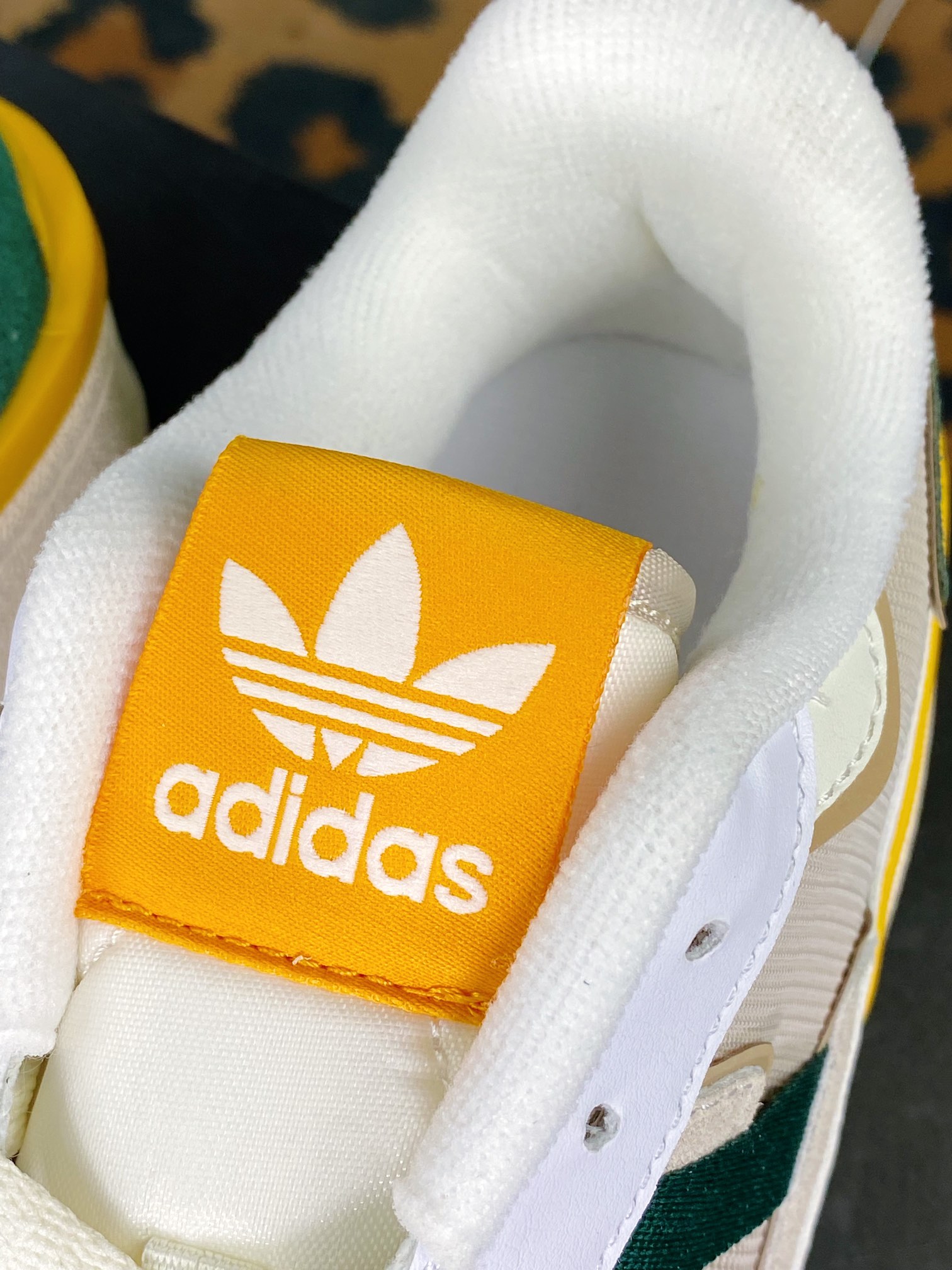 Adidas Originals Forum Exhibit 84 Low Roma Series Low-top Sneakers ”Off-white, dark green, banana yellow” GW4360