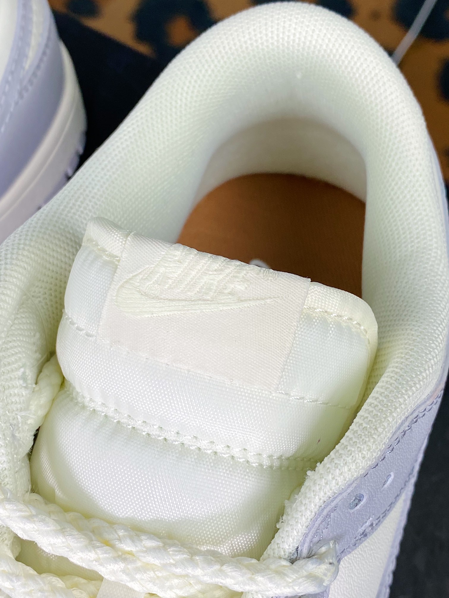 WMNS SB Dunk Low ”Photon Dust” dunk series low-top casual sports skateboard shoes ”white gray smoke gray haze relief” FJ4553-133