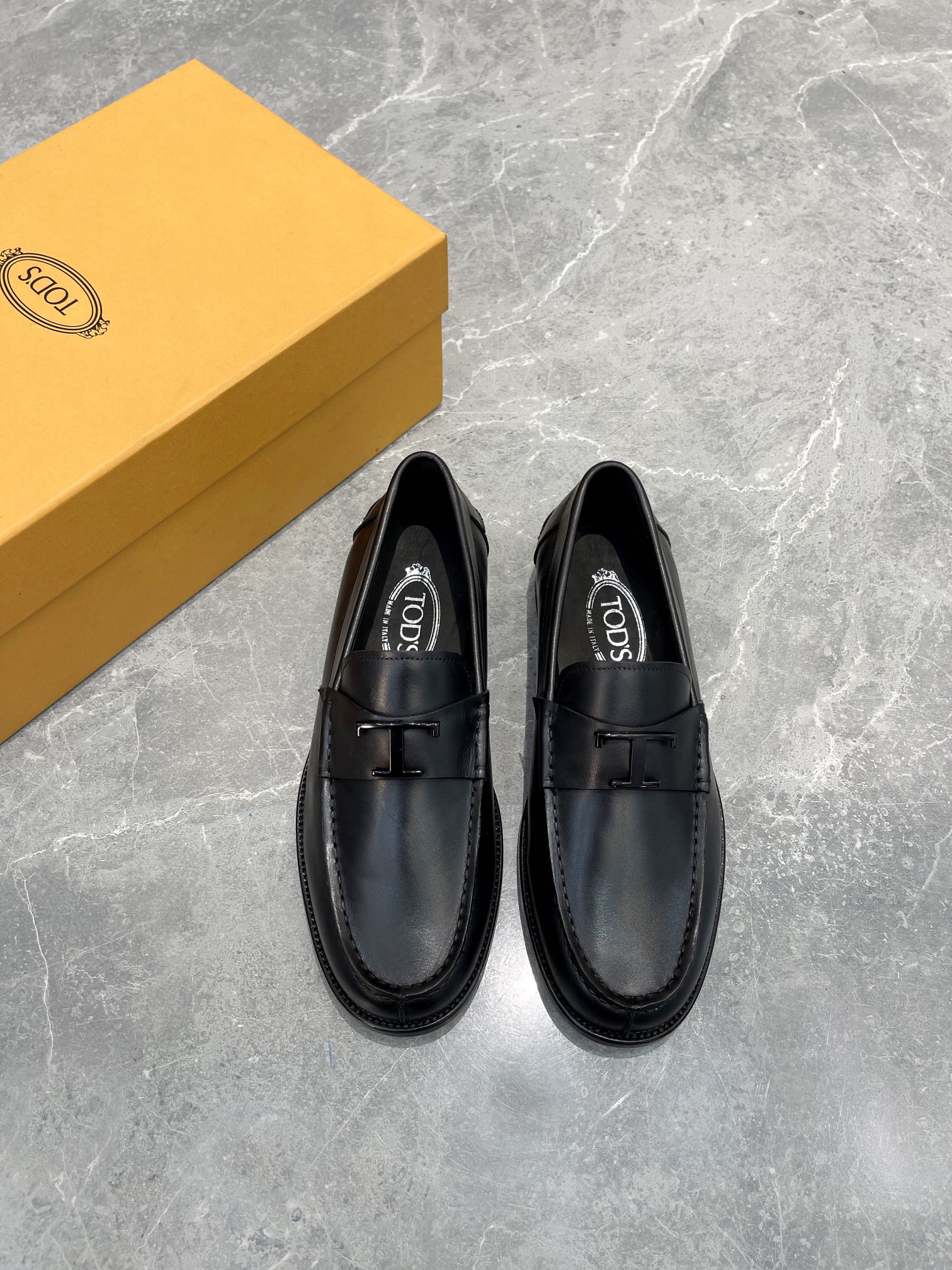 Yuan Mocasines de hombre Tods, zapatos finos de piel. Material: piel de vaca original + forro de piel de vaca…